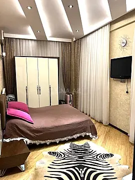 Satılır 4 otaqlı mənzil 160 m²