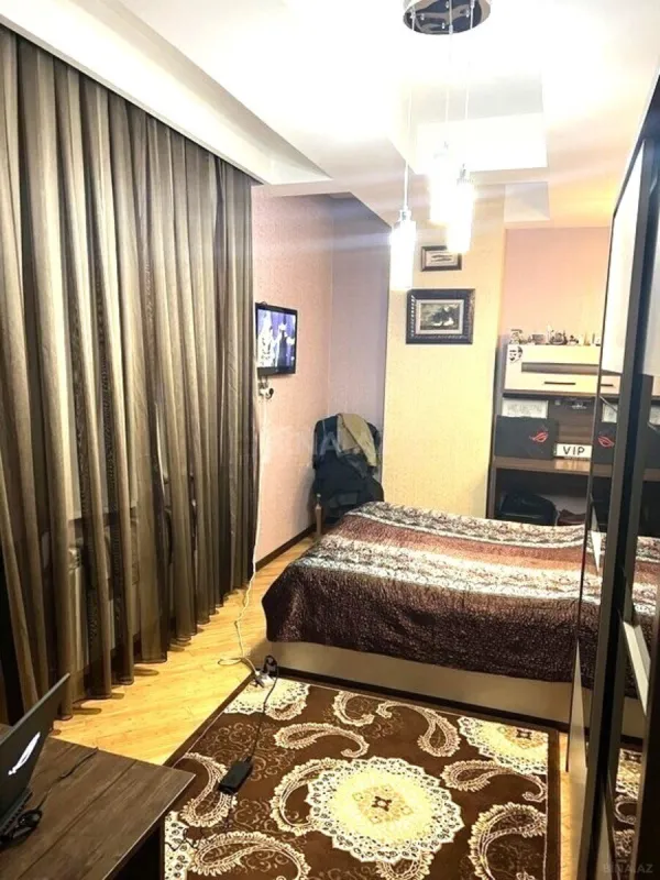 Satılır 4 otaqlı mənzil 160 m²