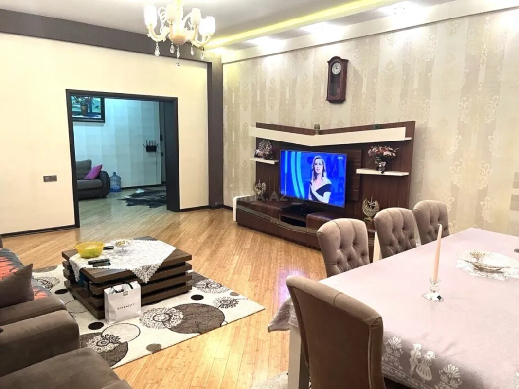 Satılır 4 otaqlı mənzil 160 m²