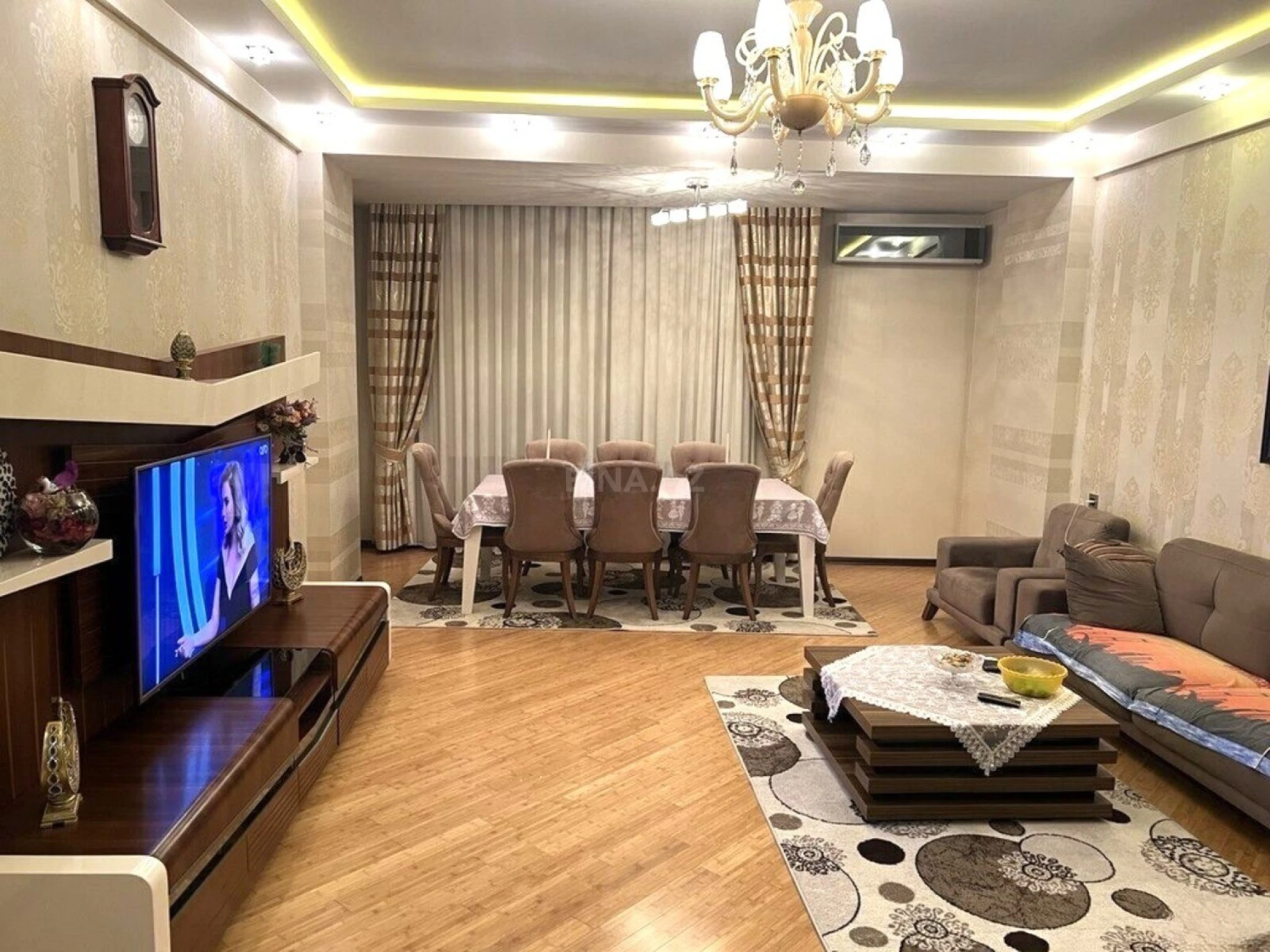 Satılır 4 otaqlı mənzil 160 m²