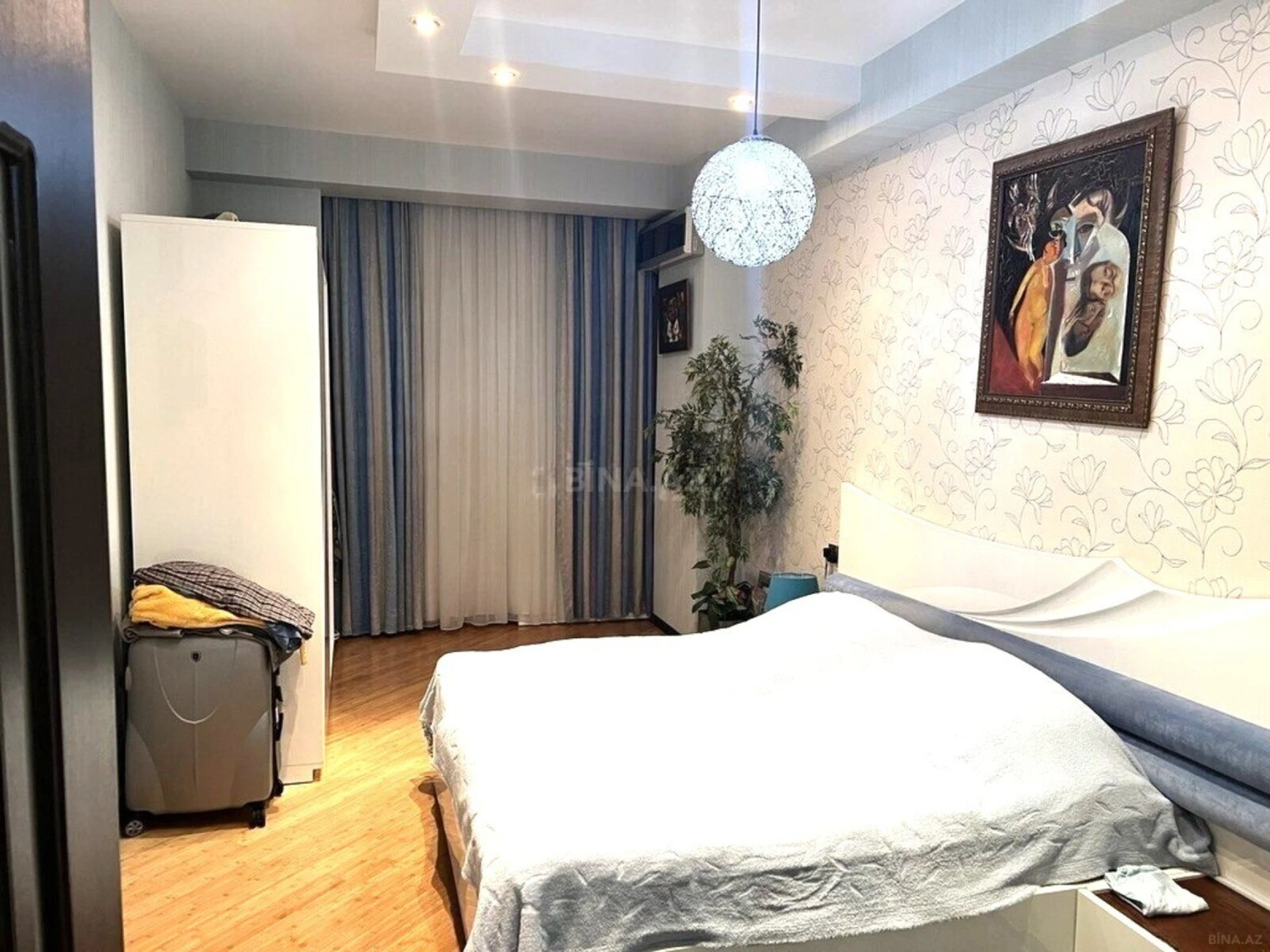 Satılır 4 otaqlı mənzil 160 m²