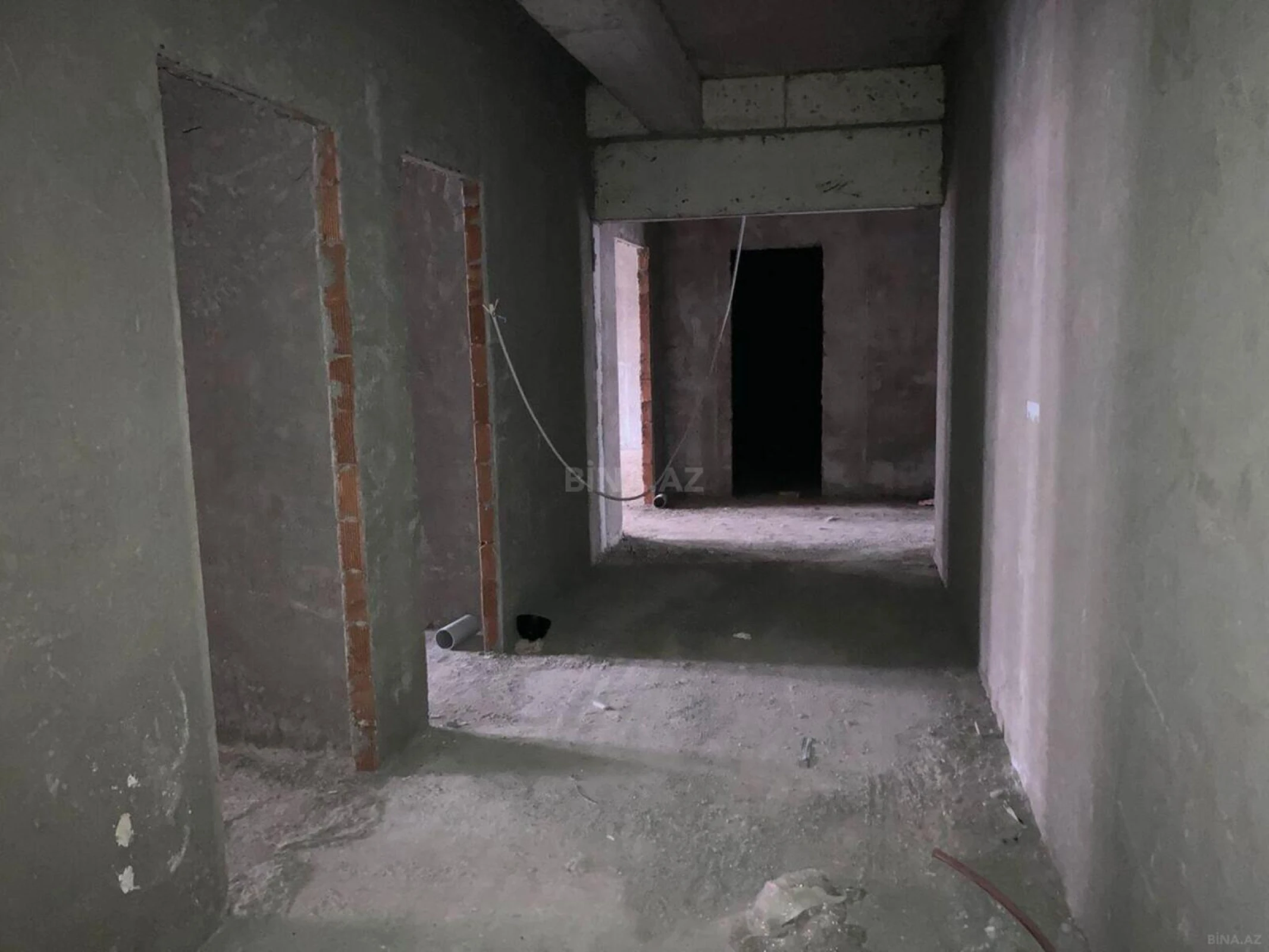 Satılır 4 otaqlı mənzil 231 m²