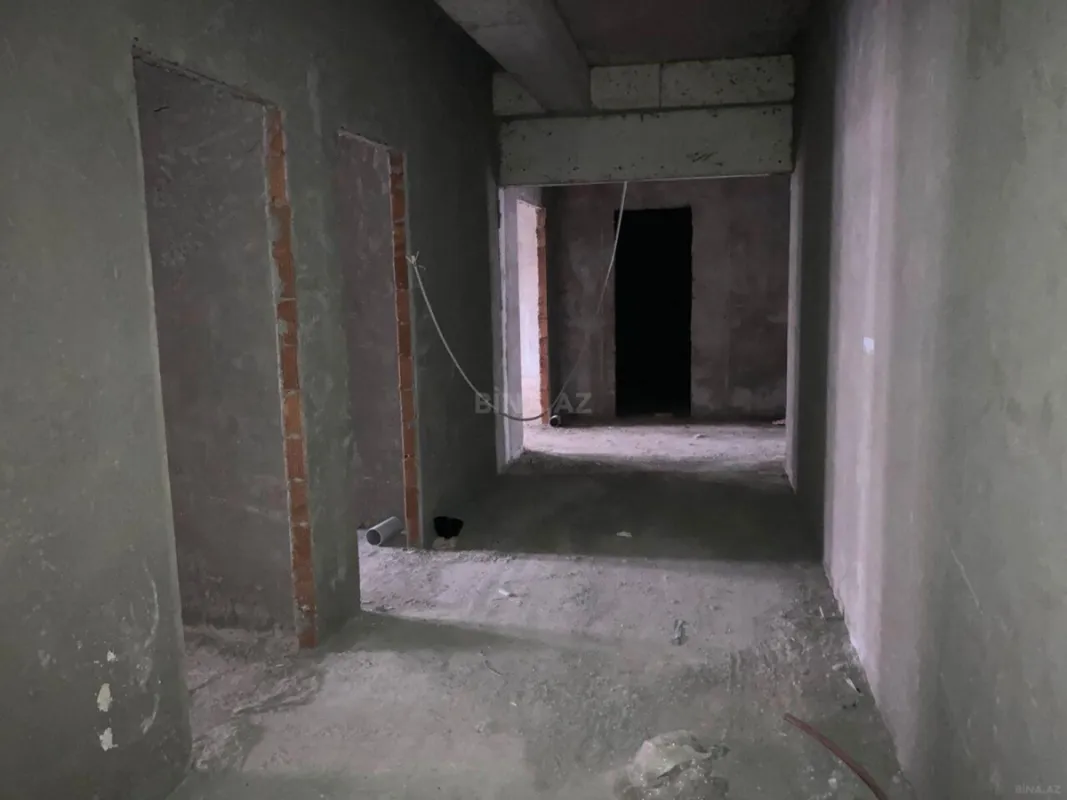 Satılır 4 otaqlı mənzil 231 m²