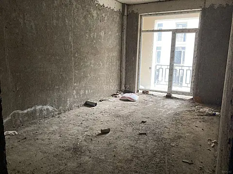 Satılır 4 otaqlı mənzil 231 m²
