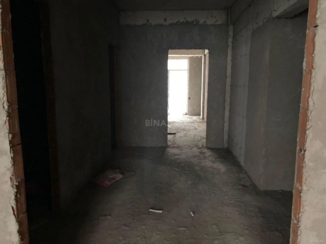 Satılır 4 otaqlı mənzil 231 m²