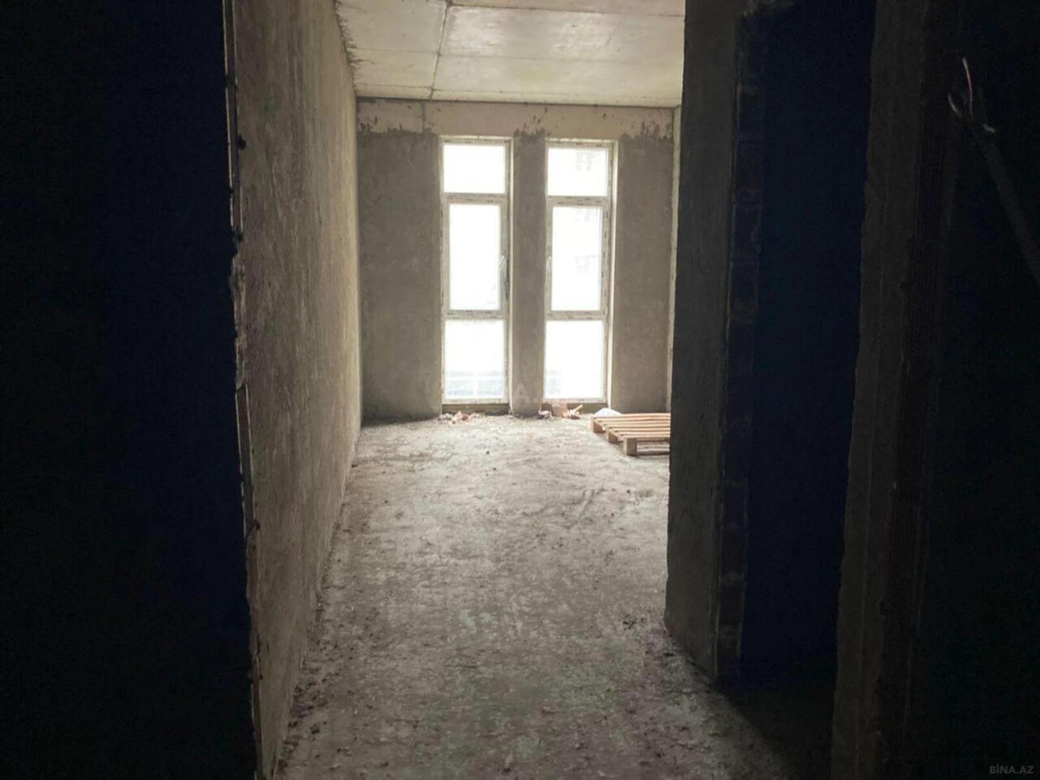Satılır 4 otaqlı mənzil 231 m²