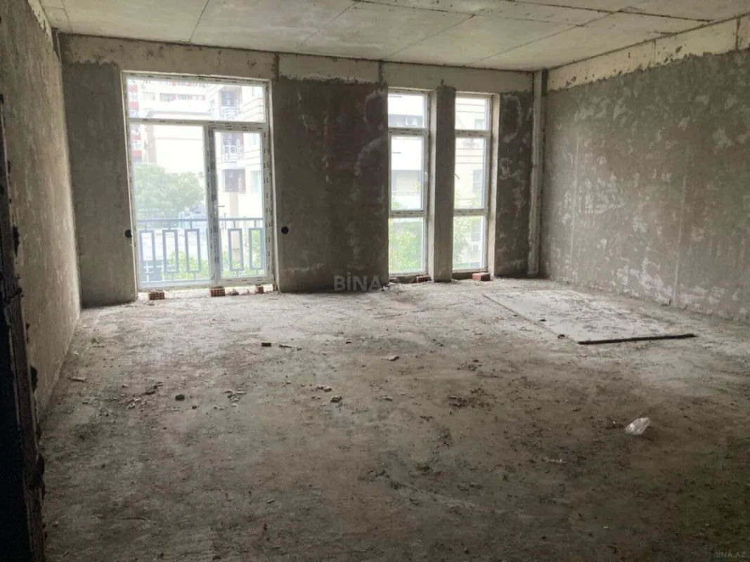 Satılır 4 otaqlı mənzil 231 m²