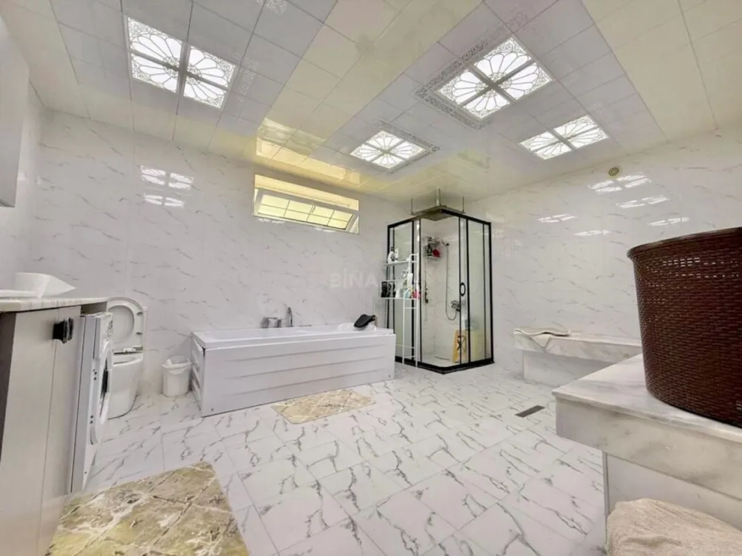 Satılır 7 otaqlı həyət evi 330 m²