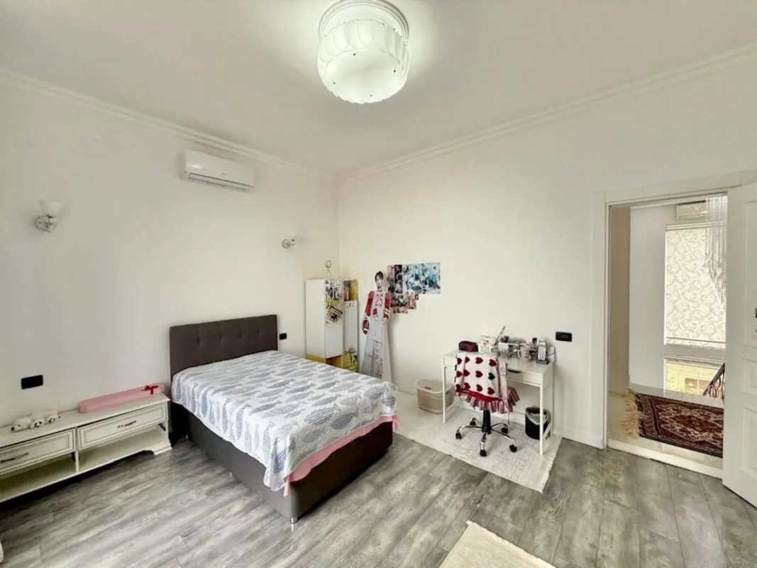 Satılır 7 otaqlı həyət evi 330 m²