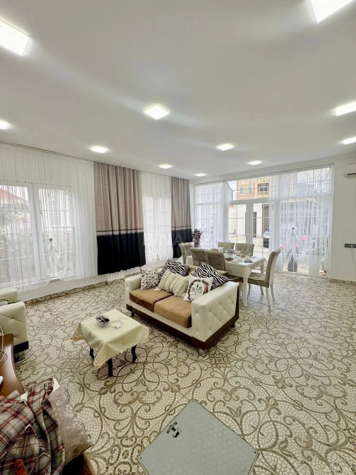 Satılır 7 otaqlı həyət evi 330 m²