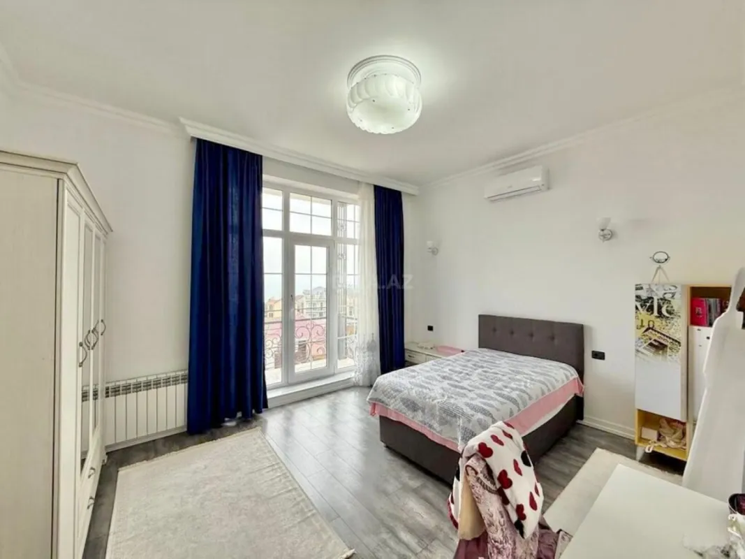 Satılır 7 otaqlı həyət evi 330 m²