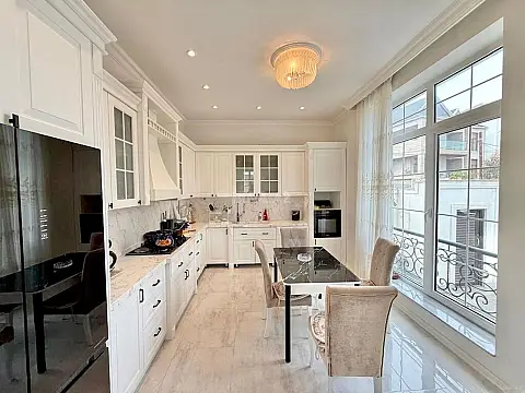 Satılır 7 otaqlı həyət evi 330 m²