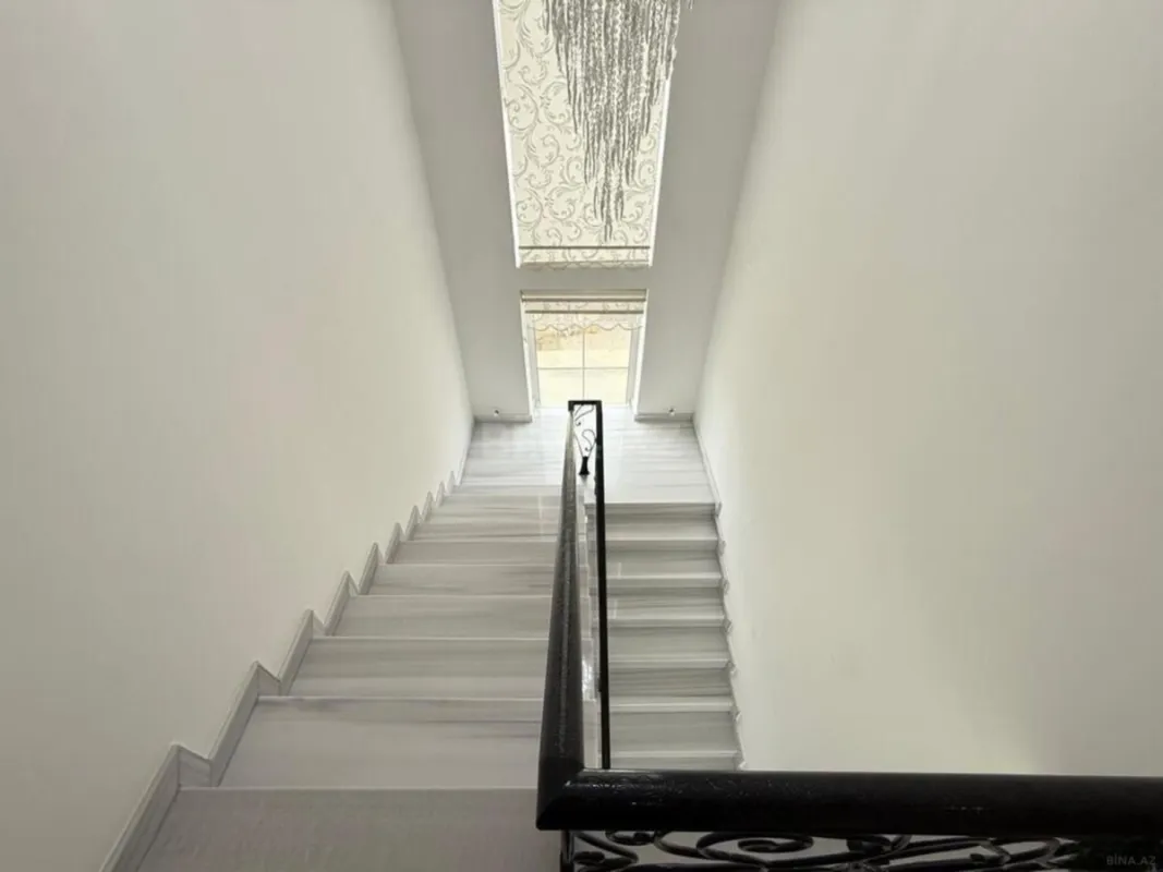 Satılır 7 otaqlı həyət evi 330 m²