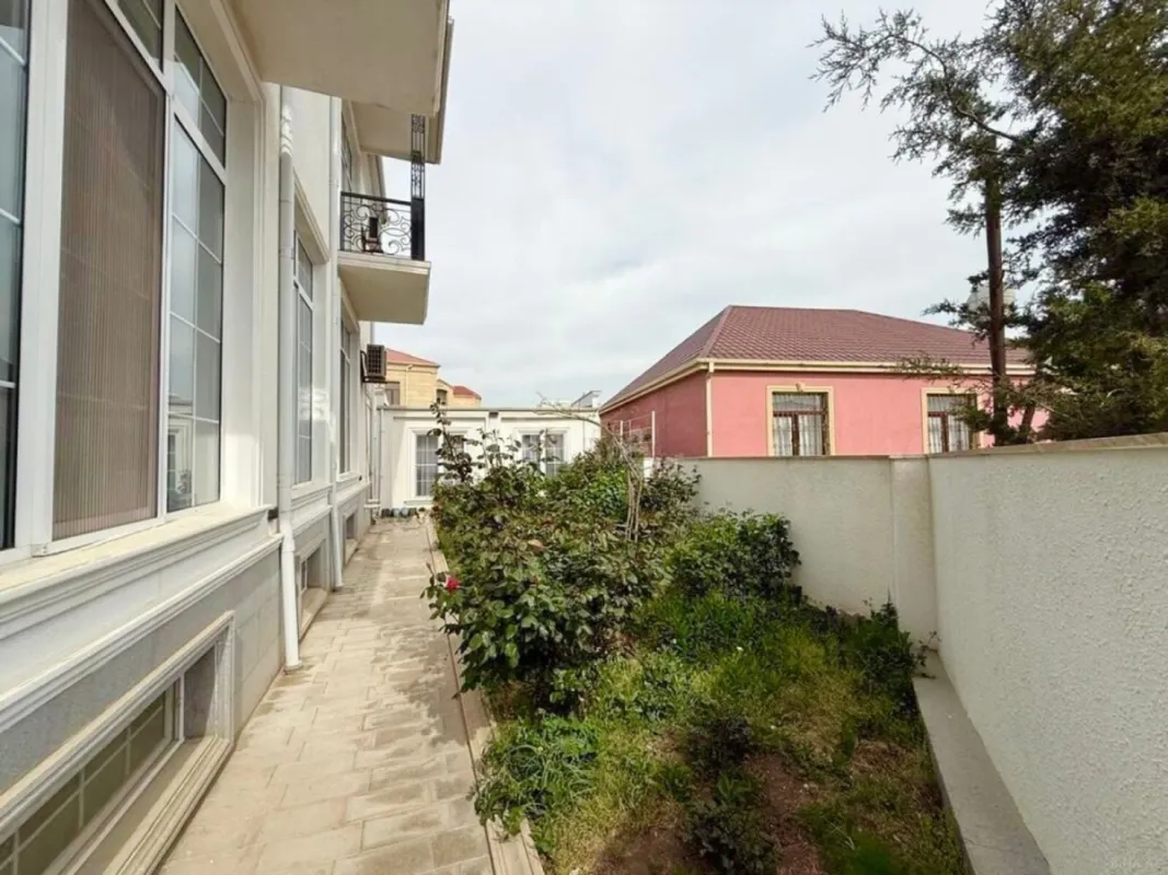 Satılır 7 otaqlı həyət evi 330 m²
