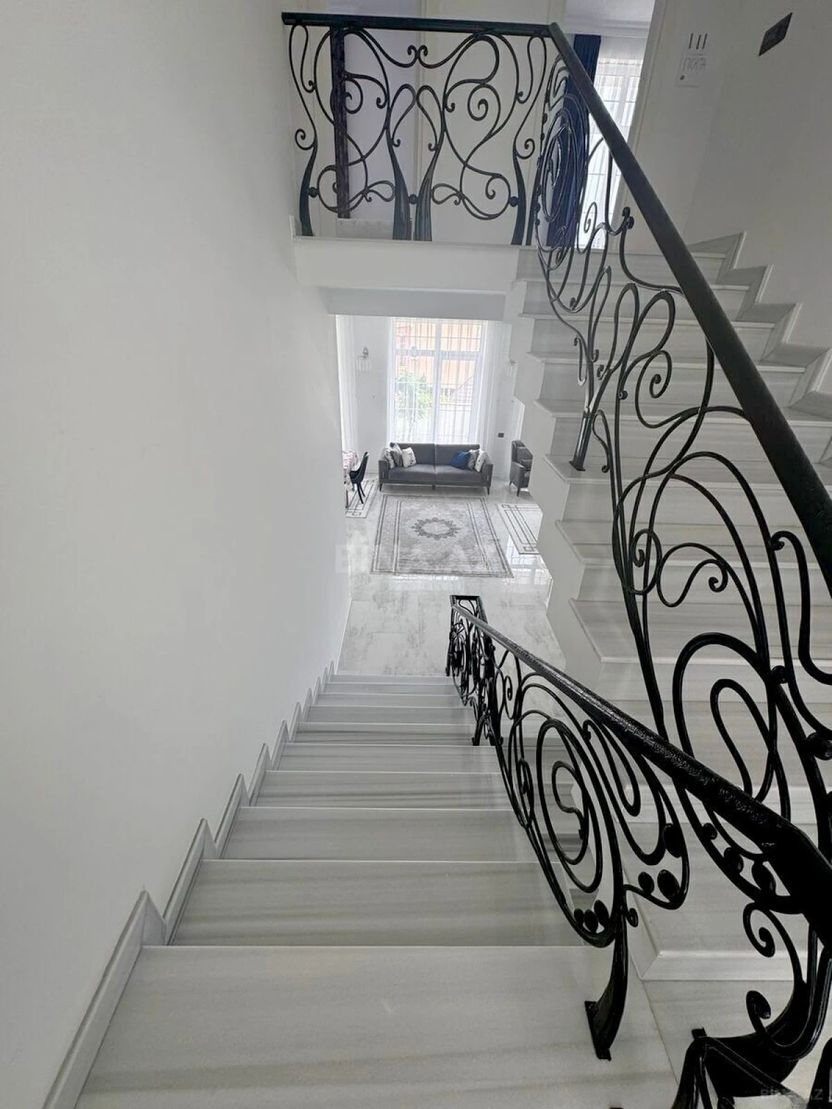 Satılır 7 otaqlı həyət evi 330 m²