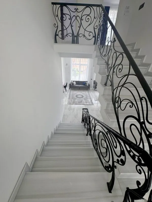 Satılır 7 otaqlı həyət evi 330 m²