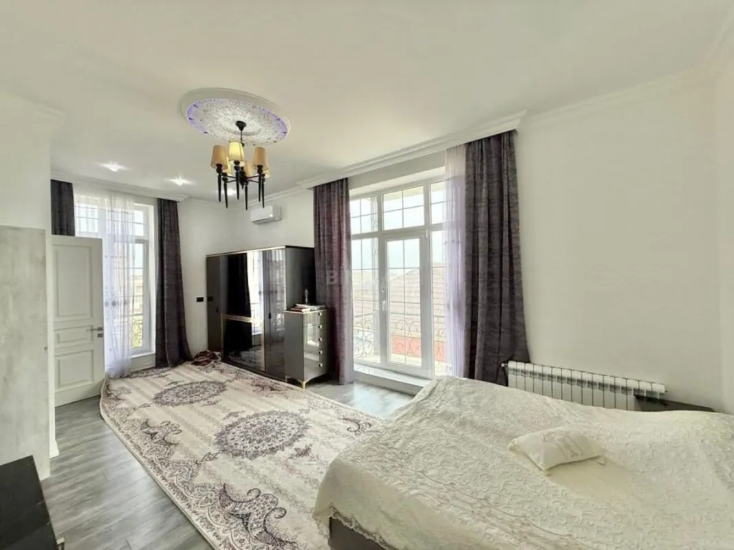 Satılır 7 otaqlı həyət evi 330 m²