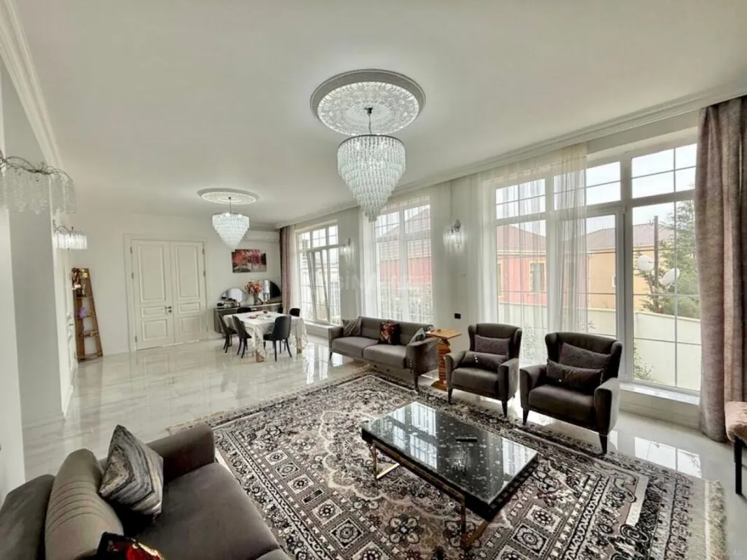 Satılır 7 otaqlı həyət evi 330 m²