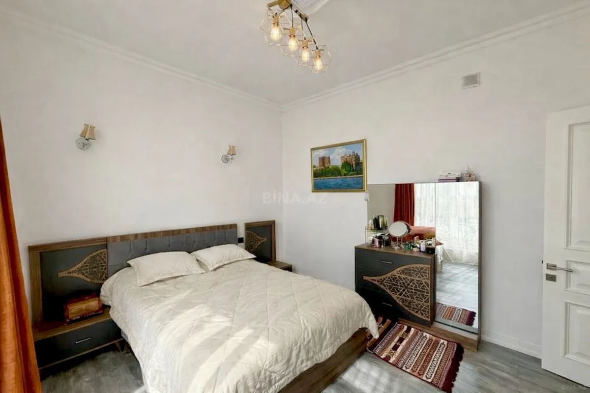 Satılır 7 otaqlı həyət evi 330 m²