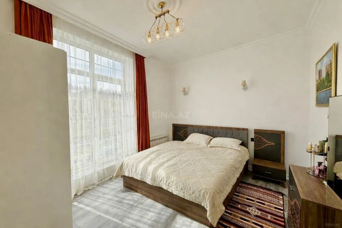 Satılır 7 otaqlı həyət evi 330 m²