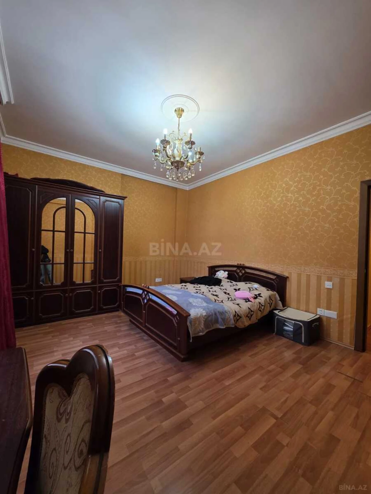 Satılır 2 otaqlı mənzil 93 m²
