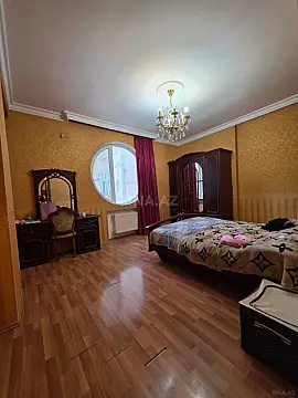 Satılır 2 otaqlı mənzil 93 m²