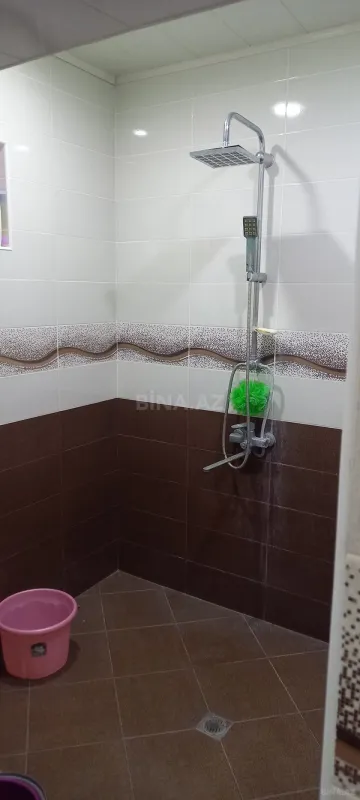 Satılır 5 otaqlı həyət evi 180 m²