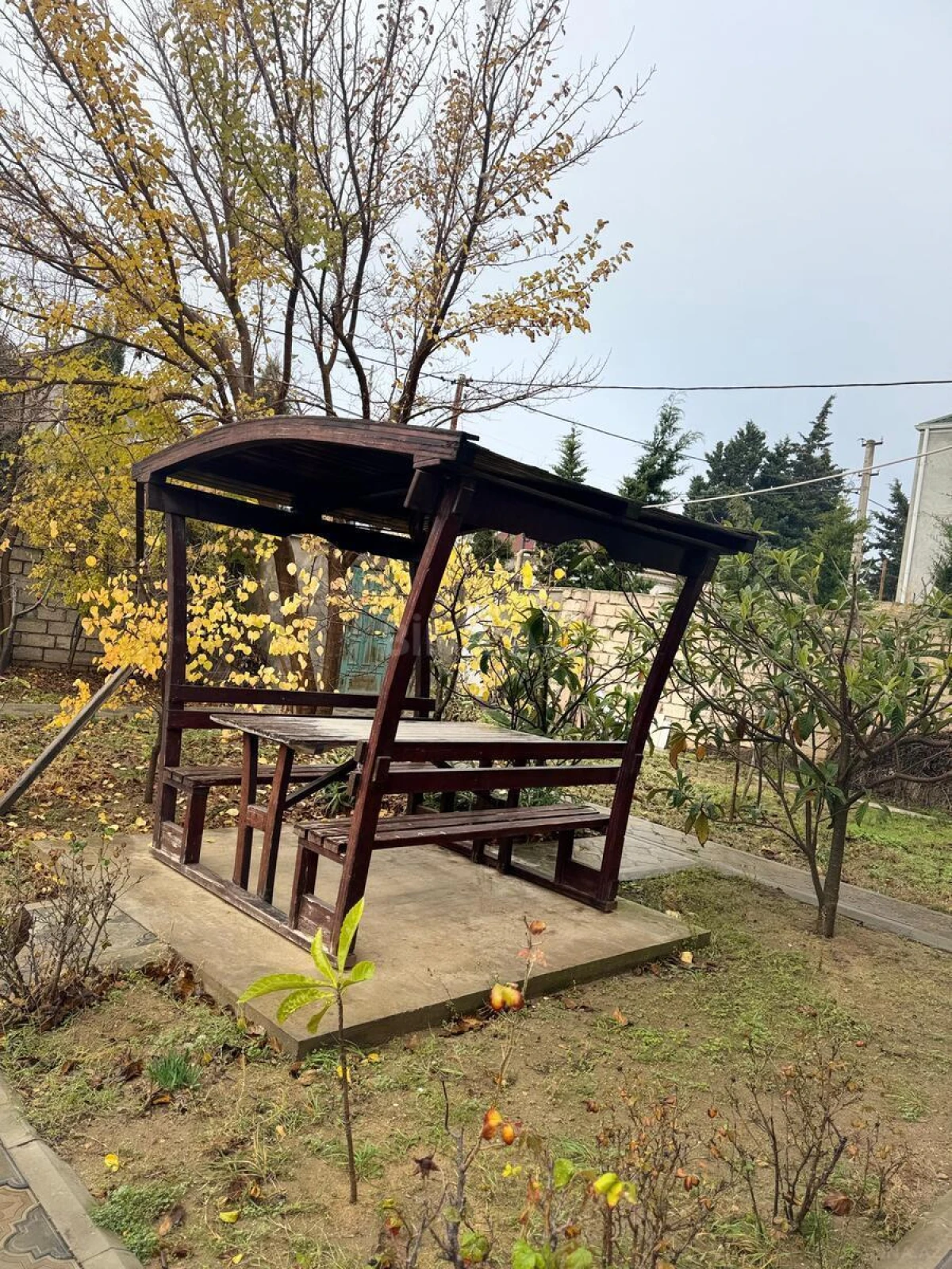 Satılır 5 otaqlı həyət evi 180 m²