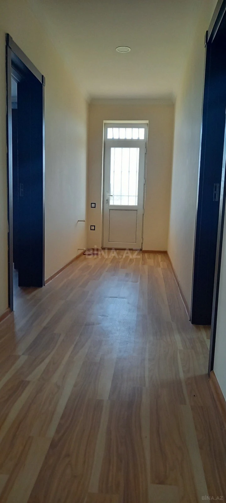 Satılır 5 otaqlı həyət evi 180 m²