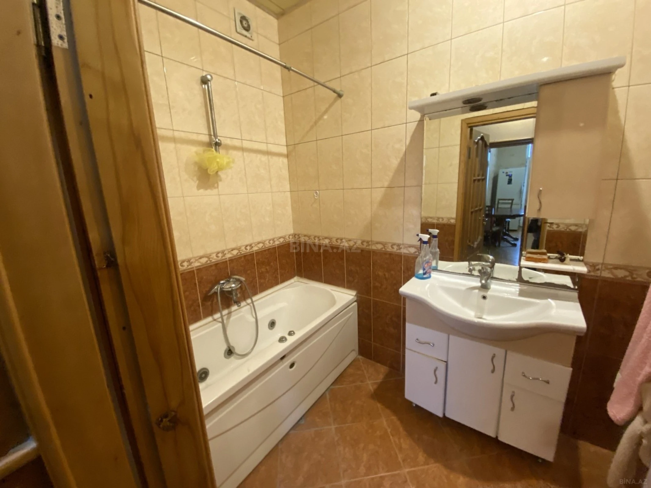 Satılır 2 otaqlı mənzil 74 m²
