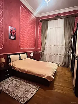 Kirayə verilir 8 otaqlı həyət evi 489 m²