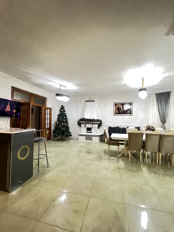 Kirayə verilir 8 otaqlı həyət evi 489 m²