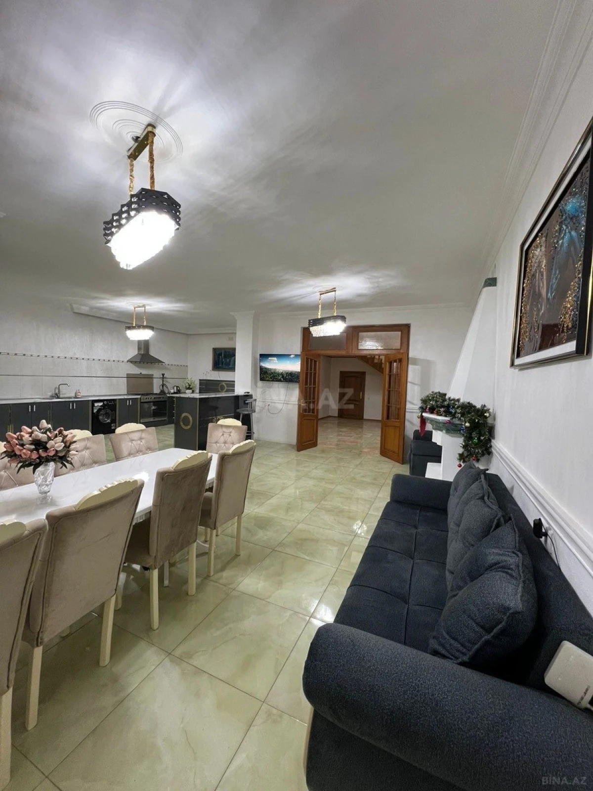 Kirayə verilir 8 otaqlı həyət evi 489 m²