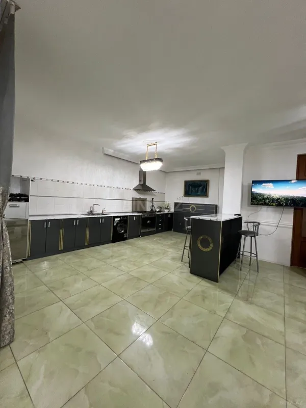 Kirayə verilir 8 otaqlı həyət evi 489 m²