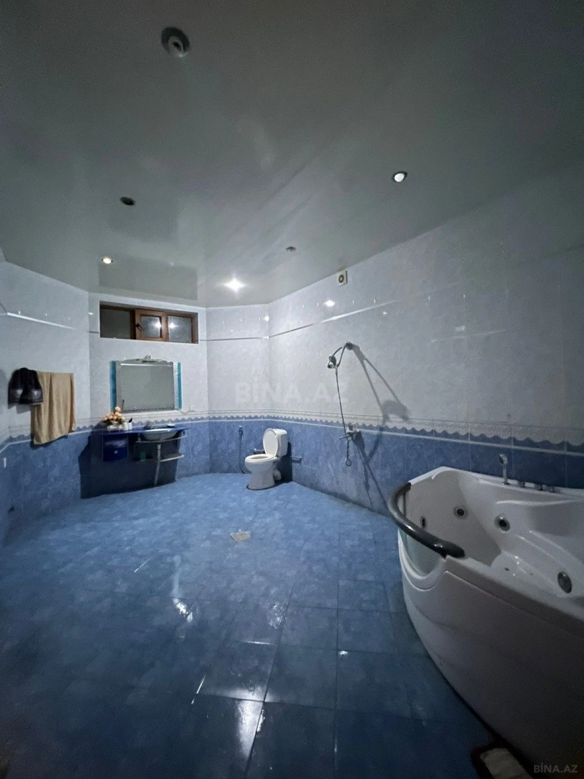 Kirayə verilir 8 otaqlı həyət evi 489 m²