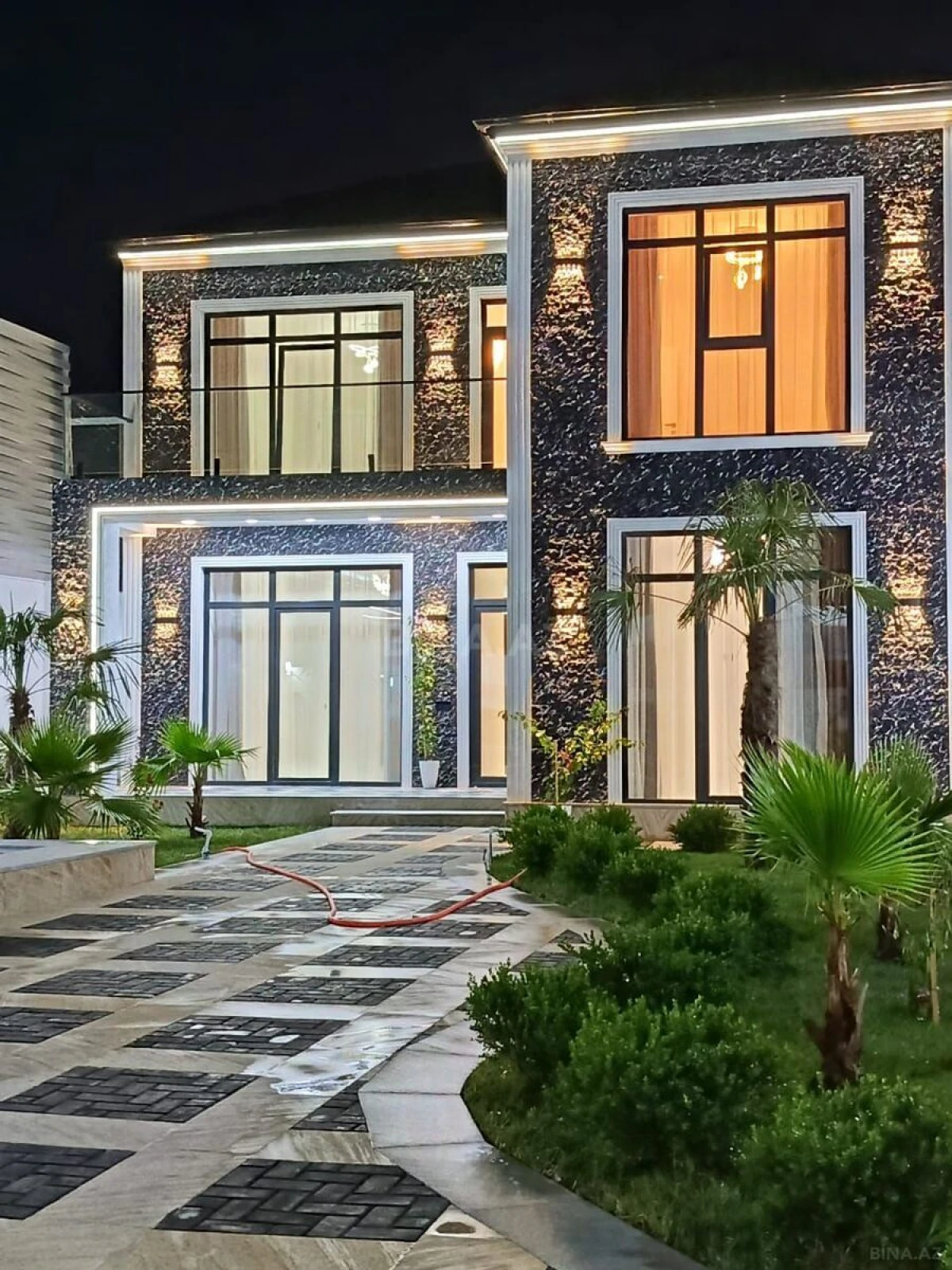 Satılır 5 otaqlı həyət evi 200 m²