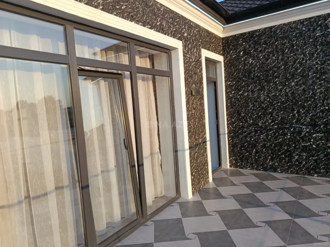 Satılır 5 otaqlı həyət evi 200 m²