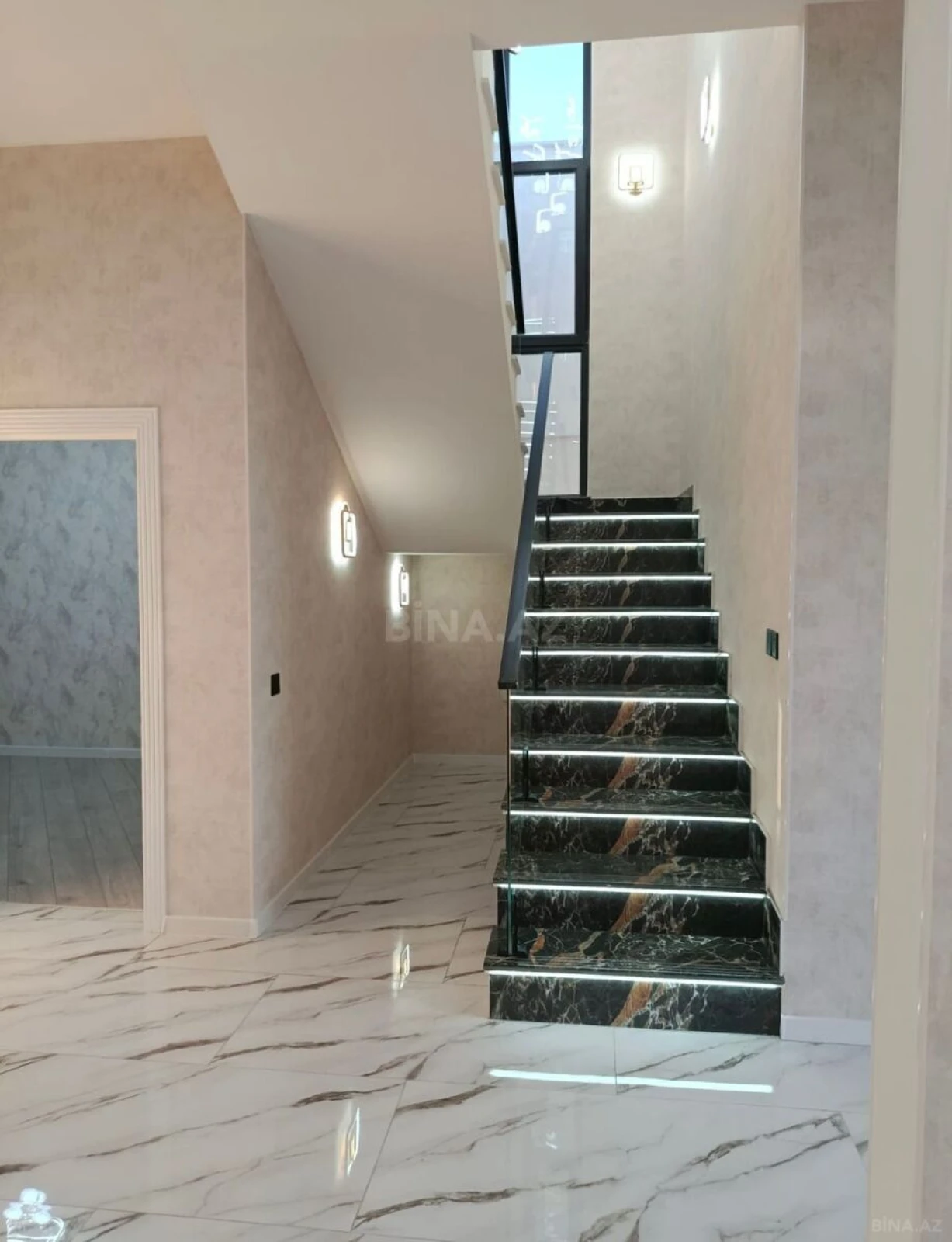 Satılır 5 otaqlı həyət evi 200 m²