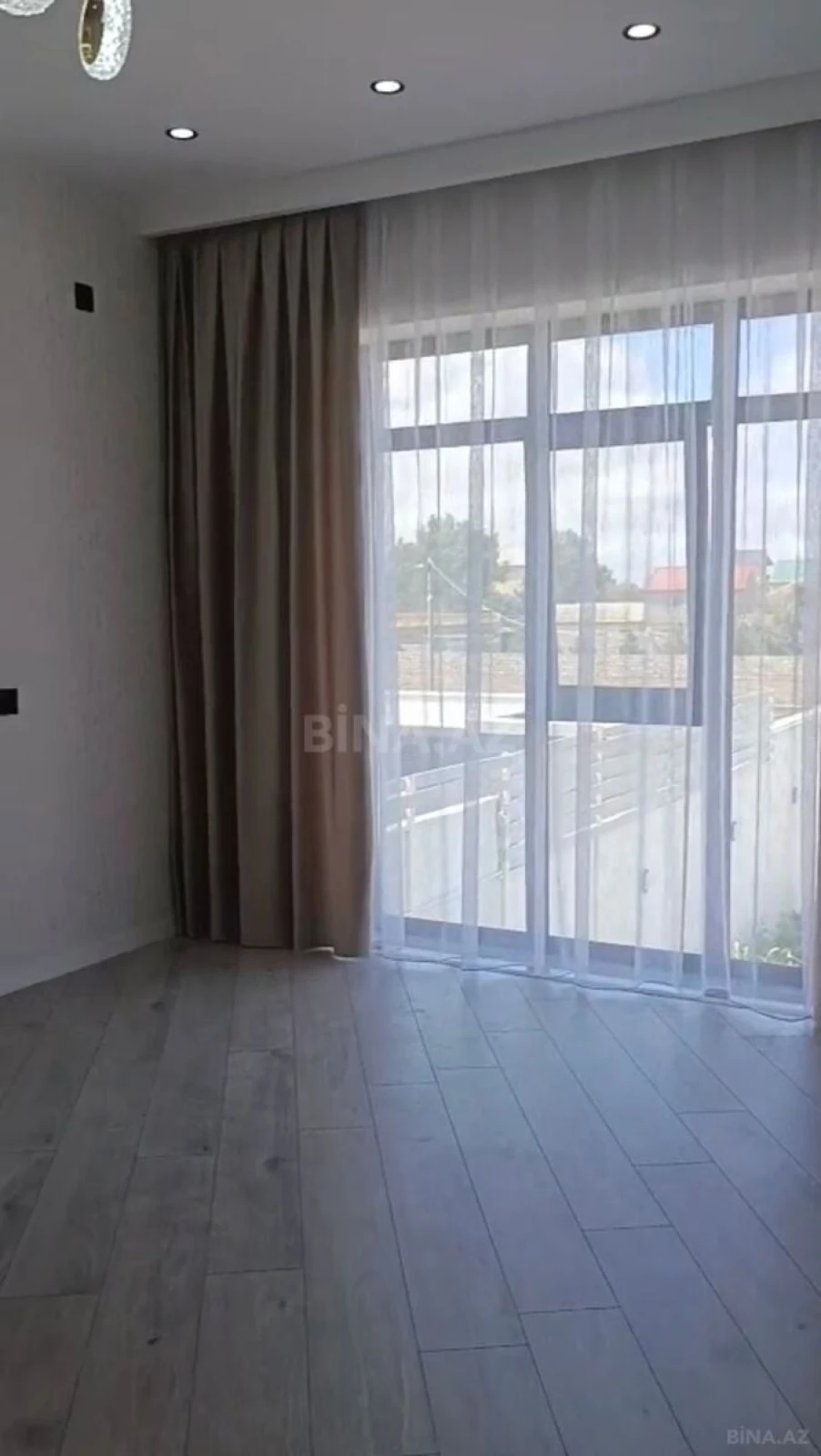 Satılır 5 otaqlı həyət evi 200 m²