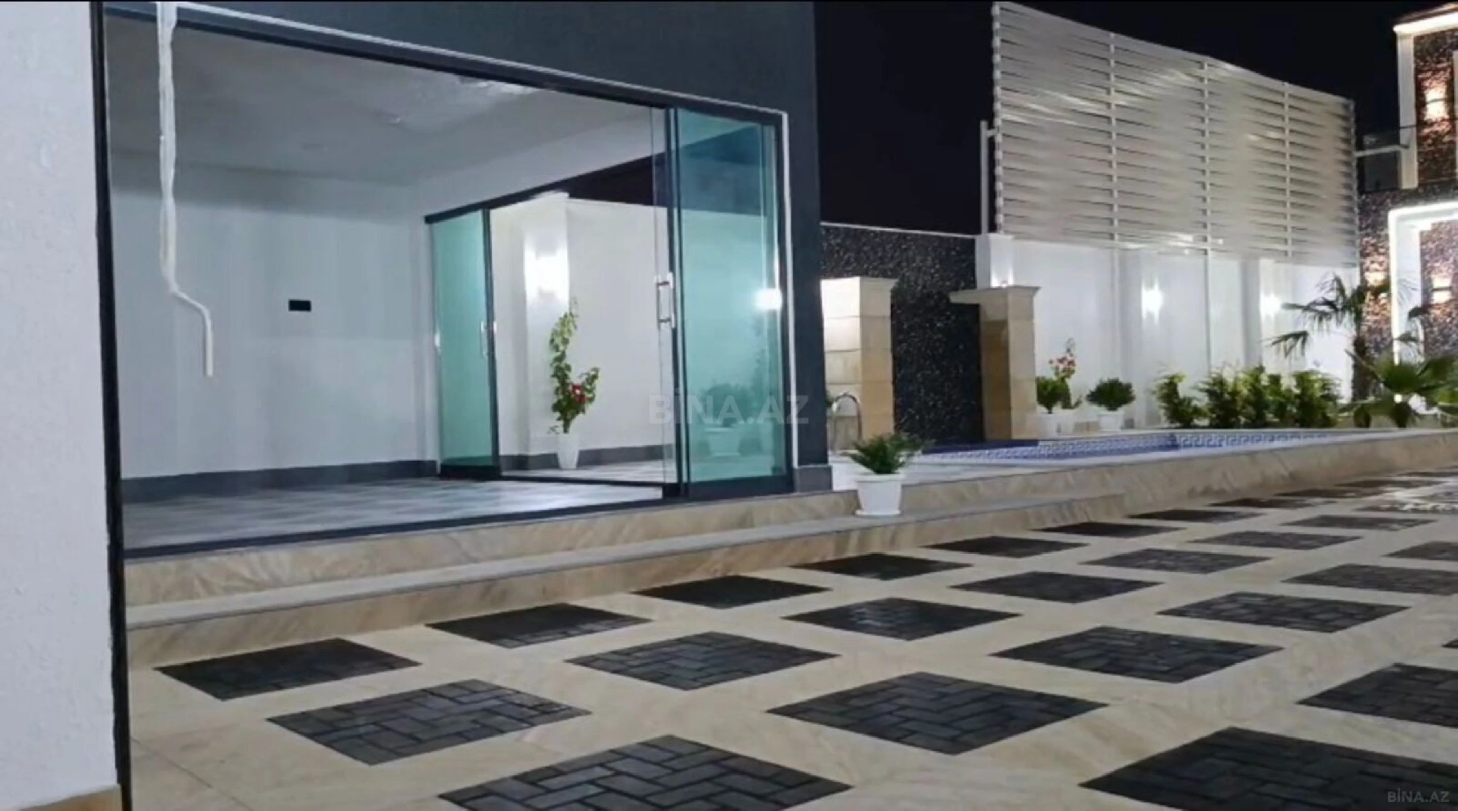 Satılır 5 otaqlı həyət evi 200 m²
