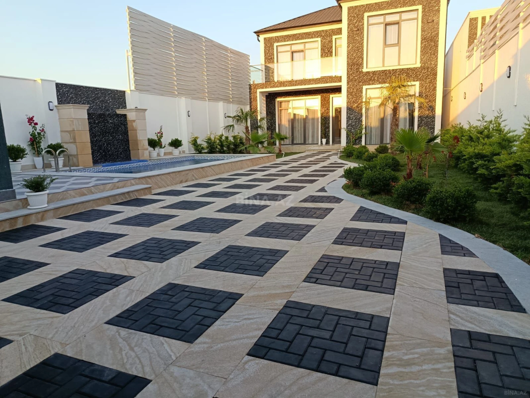 Satılır 5 otaqlı həyət evi 200 m²