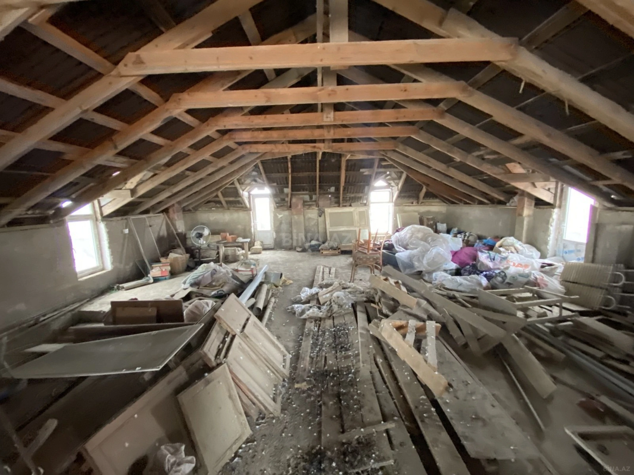 Satılır 6 otaqlı həyət evi 250 m²