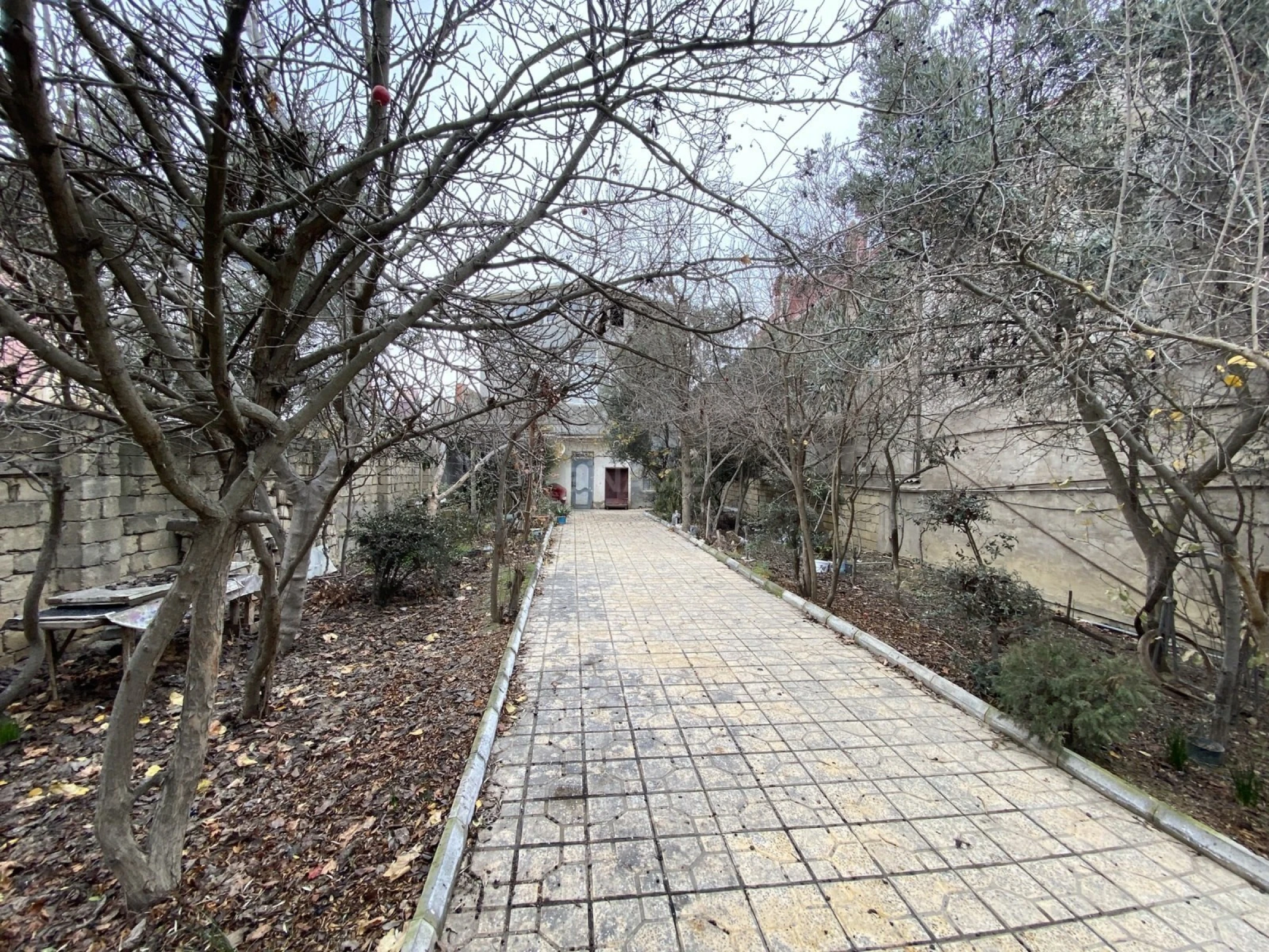 Satılır 6 otaqlı həyət evi 250 m²