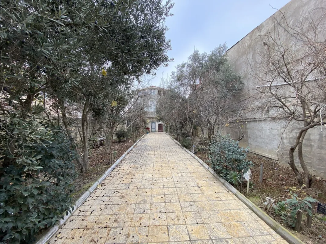 Satılır 6 otaqlı həyət evi 250 m²