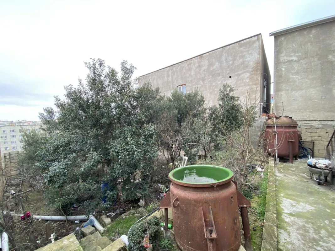 Satılır 6 otaqlı həyət evi 250 m²