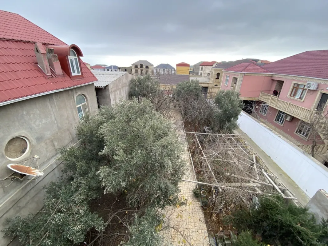 Satılır 6 otaqlı həyət evi 250 m²