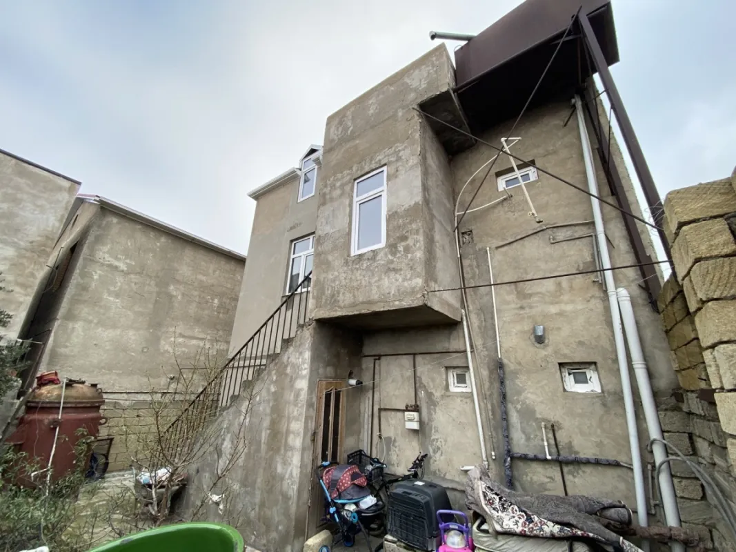 Satılır 6 otaqlı həyət evi 250 m²