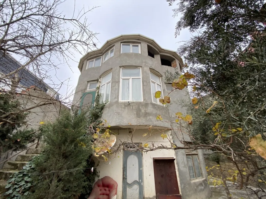 Satılır 6 otaqlı həyət evi 250 m²