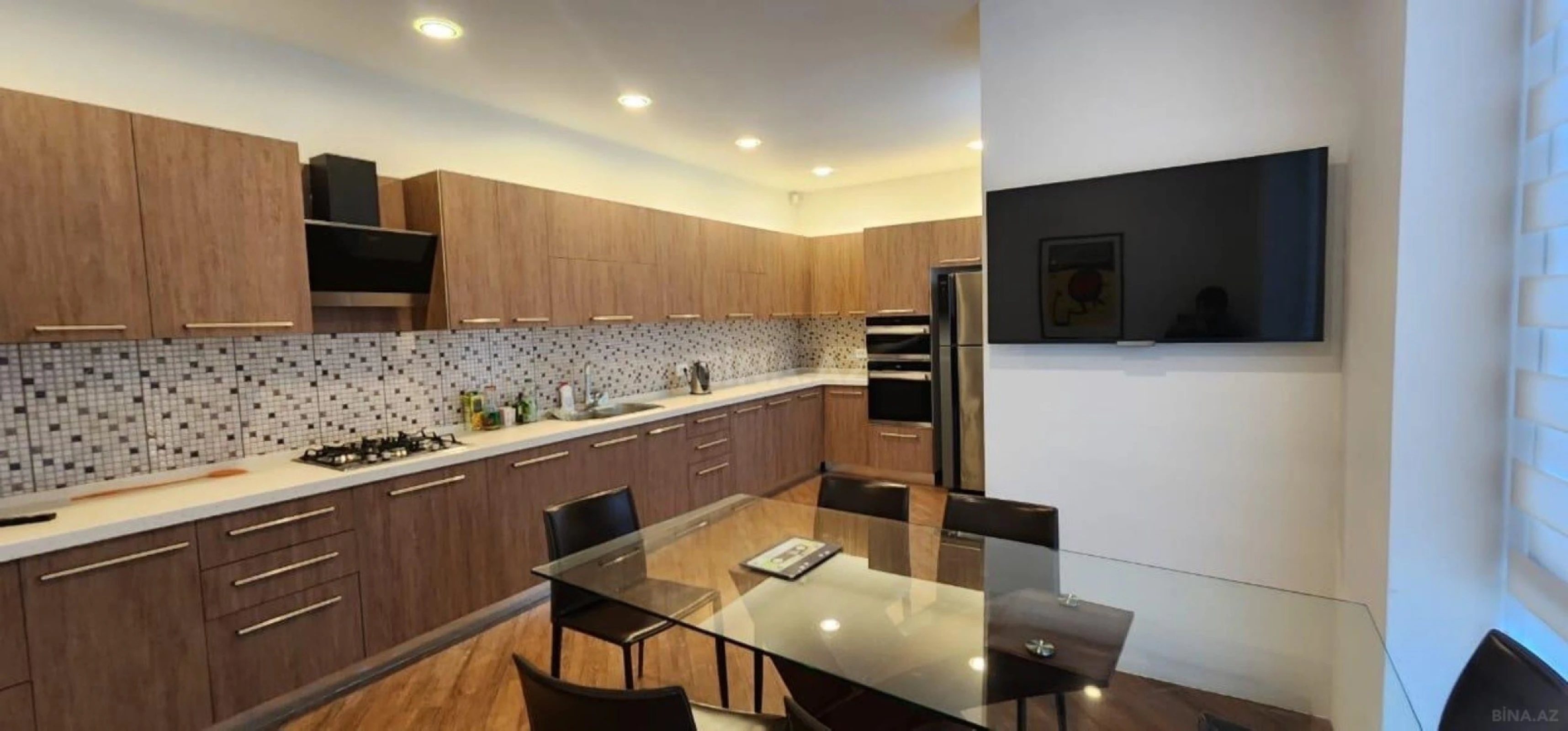 Kirayə verilir 6 otaqlı həyət evi 400 m²