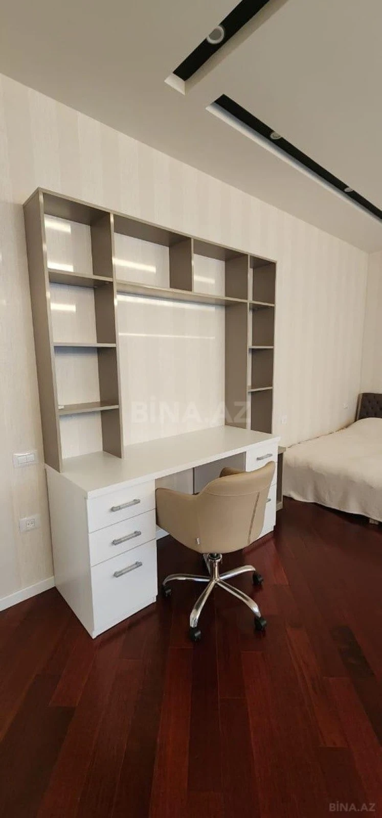 Kirayə verilir 6 otaqlı həyət evi 400 m²